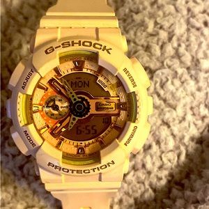 G-SHOCK light pink/rose gold